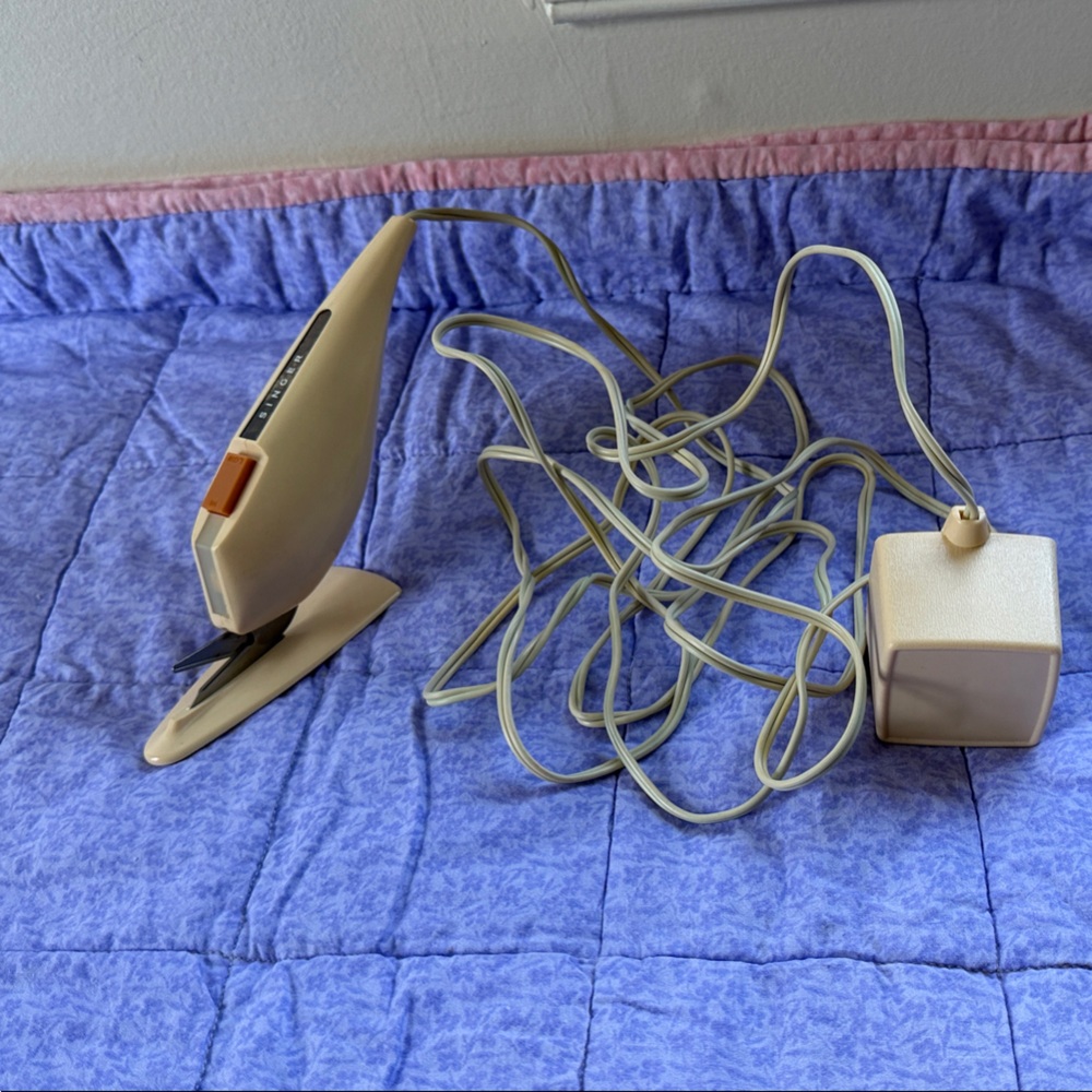 Vintage singers, electric scissors perfect for quilting